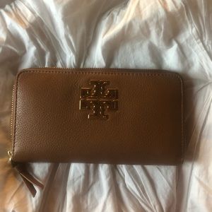 Tory Burch zip wallet